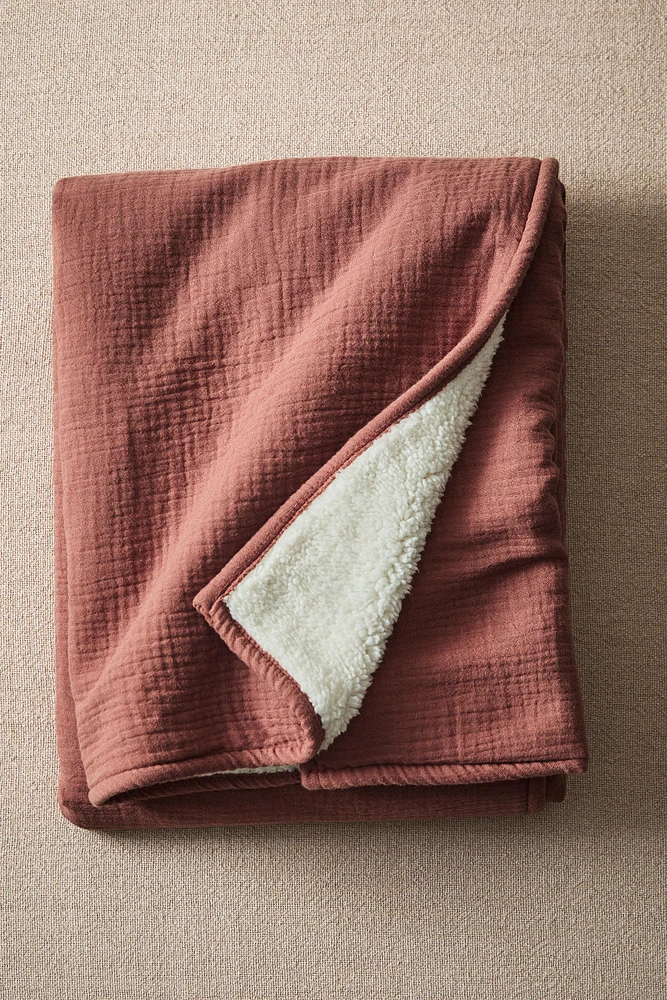 CHILDREN’S REVERSIBLE COZY BLANKET
