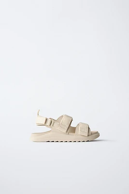 SANDALES À BRIDES