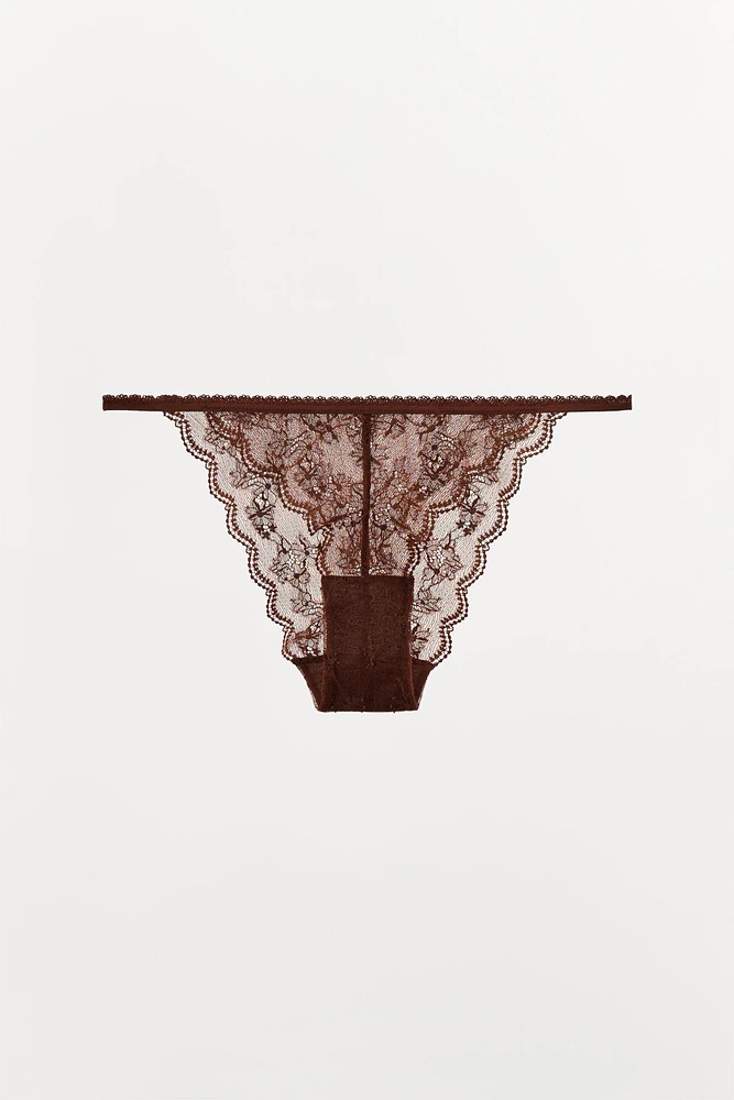CULOTTE EN DENTELLE À FLEURS