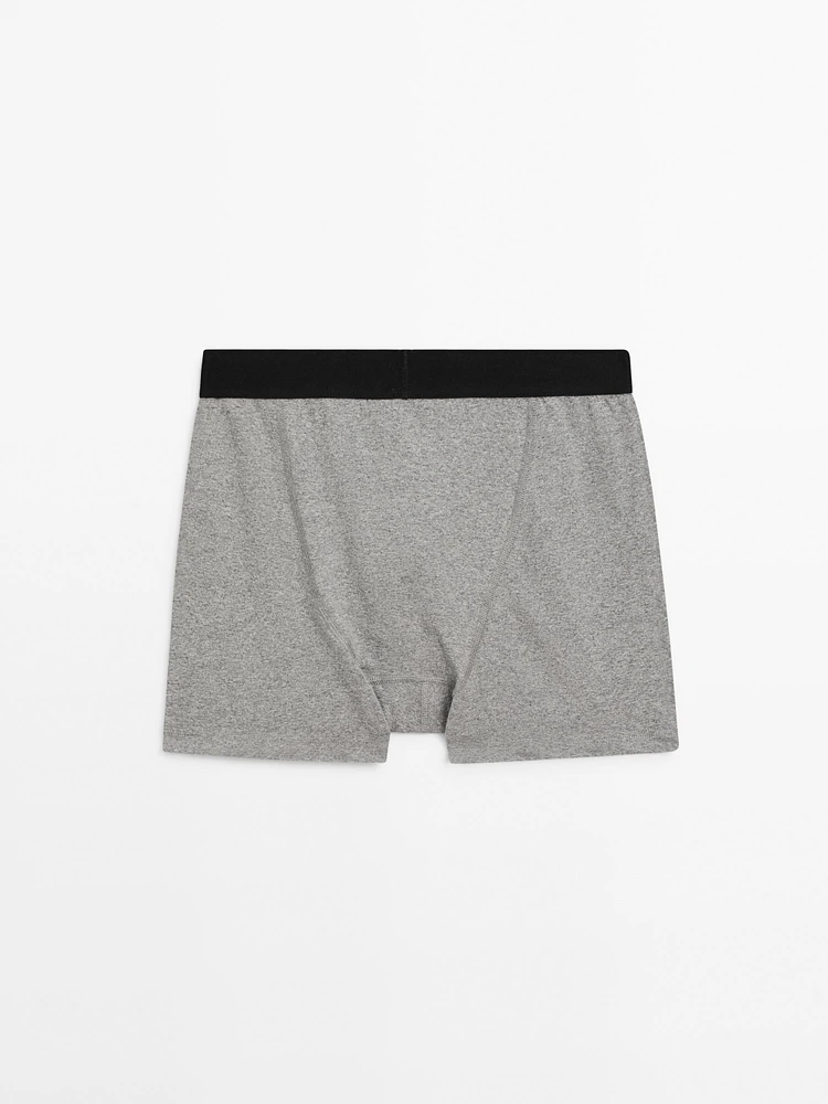 Boxer à taille noire