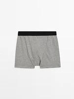 Boxer à taille noire