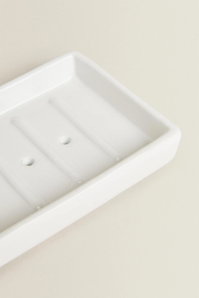 WHITE EARTHENWARE BATHROOM SOAP DISH