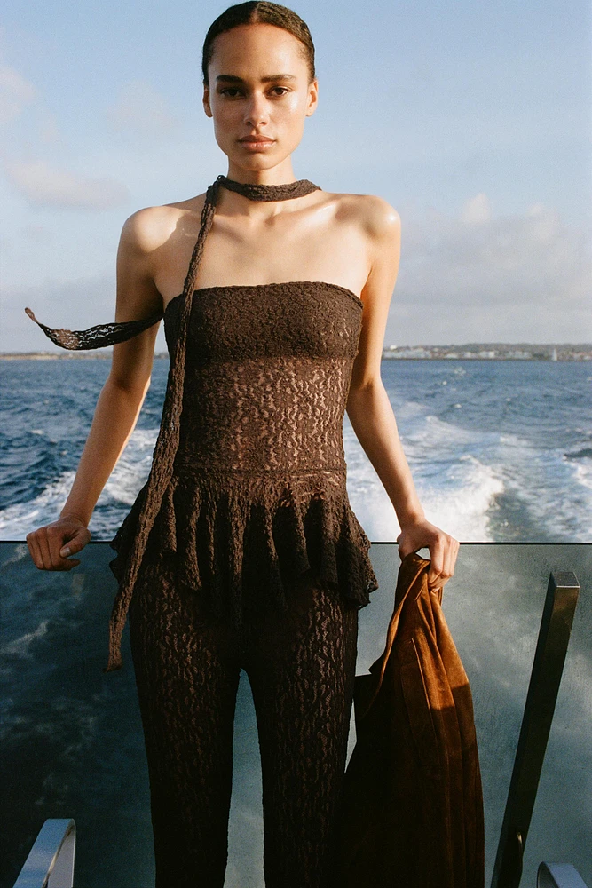 PANTALON FLARE EN DENTELLE
