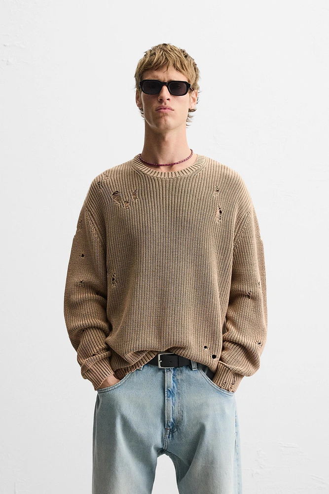 ACID WASH RIPPED SWEATER