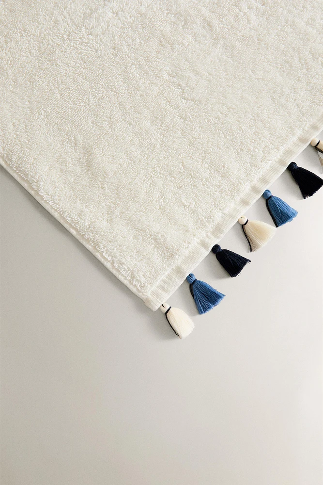 POMPOM BATH TOWEL