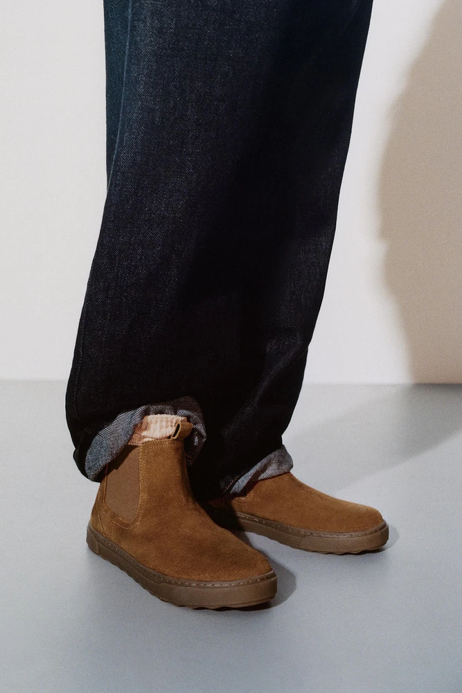 LEATHER CHELSEA BOOTS