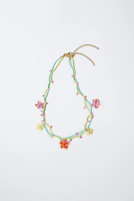 LOT DE DEUX COLLIERS FANTAISIE FLEURS