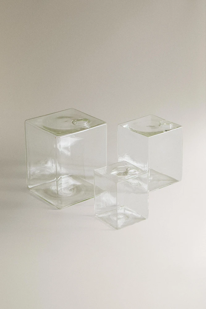 SQUARE GLASS VASE