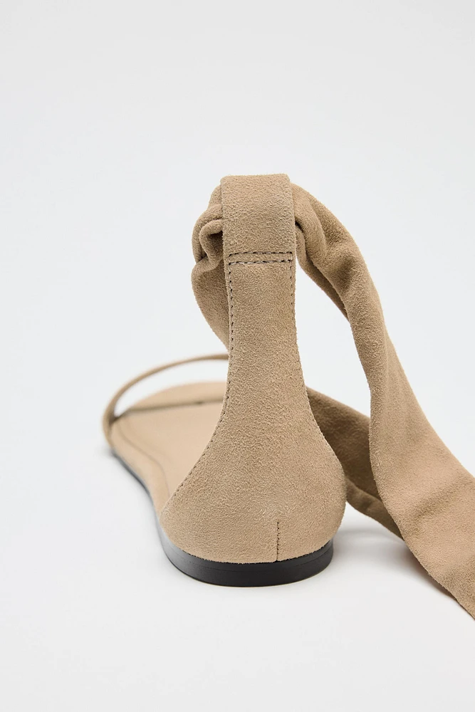 LEATHER STRAPPY FLAT SANDALS