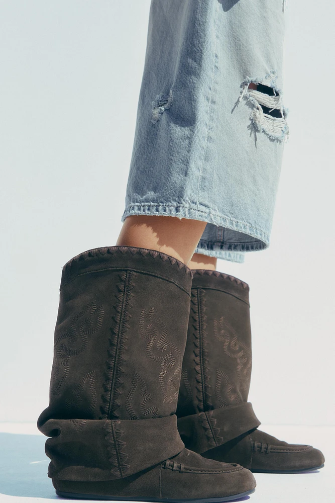SPLIT LEATHER EMBROIDERED FLAT ANKLE BOOTS