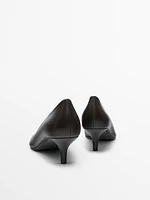 Pointed high-heel shoes