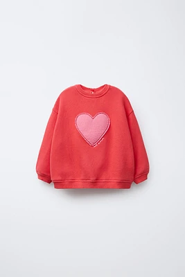 HEART PATCH SWEATSHIRT