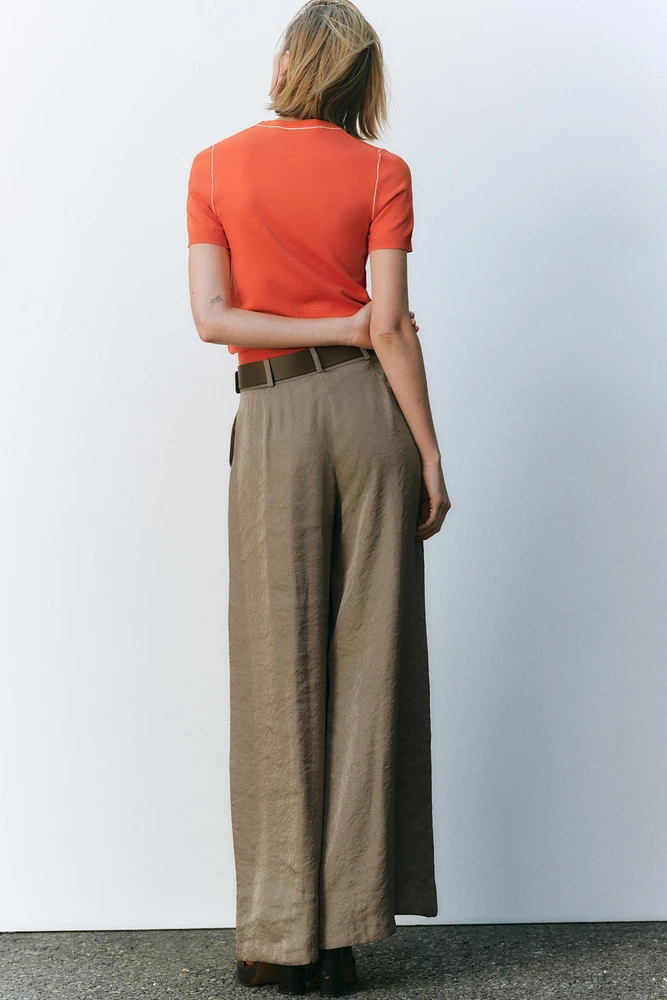 PANTALON LARGE SATINÉ AVEC CEINTURE