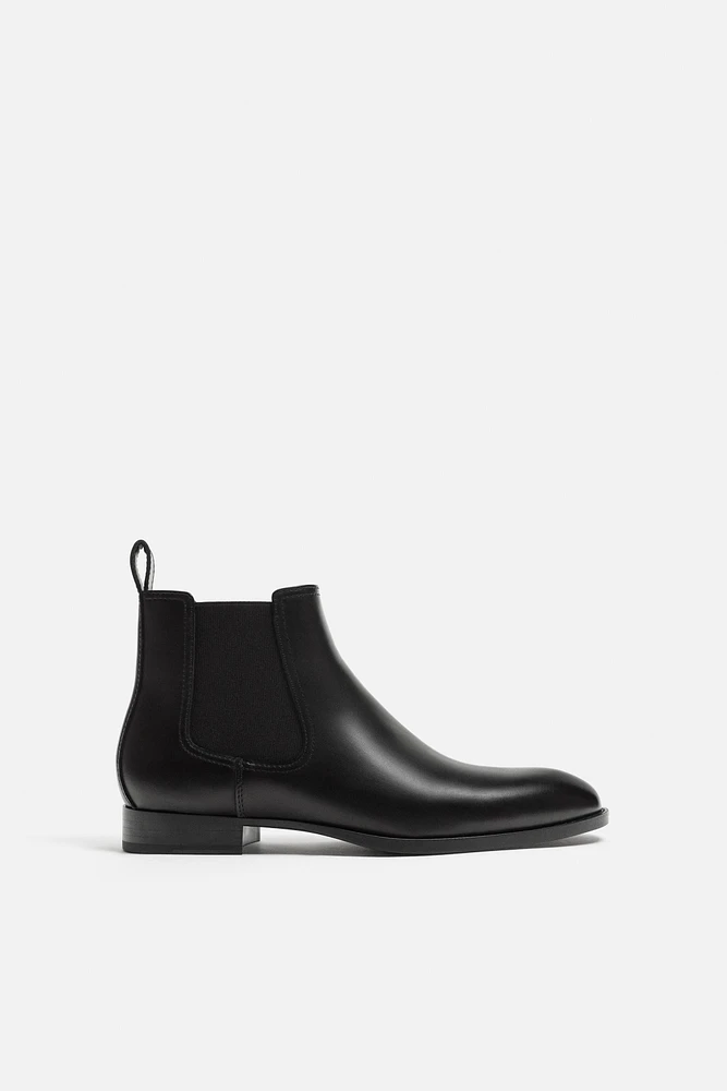 POINTED TOE CHELSEA BOOTS