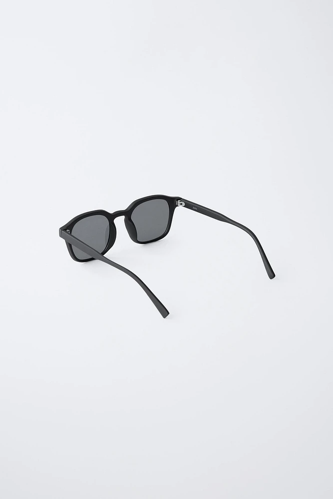 LUNETTES DE SOLEIL FINI EFFET GOMME