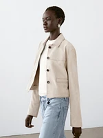 Veste courte à surpiqûres en cuir finition daim