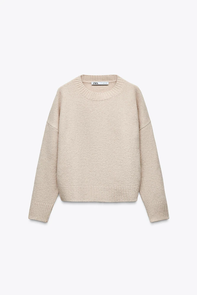 BASIC SOFT KNIT SWEATER