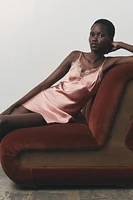 ROBE SATINÉE AVEC VISCOSE ET DENTELLE