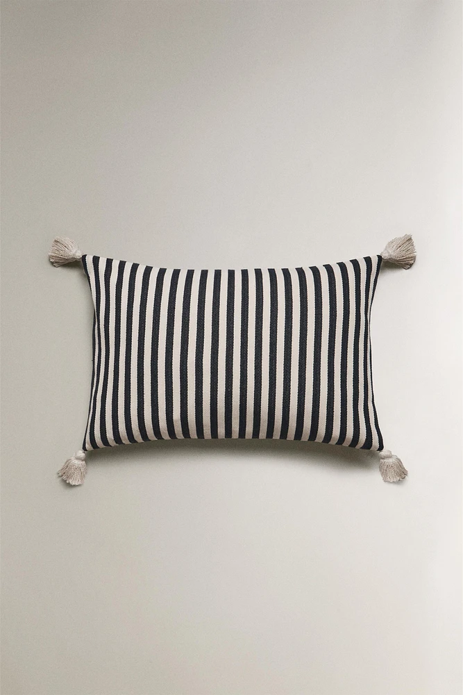 HOUSSE DE COUSSIN POMPONS