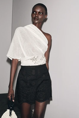 ZW COLLECTION PERFORATED EMBROIDERY BERMUDA SHORTS