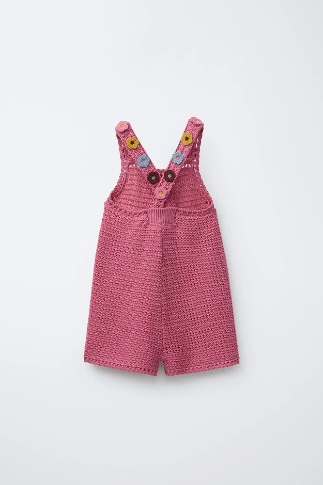 SALOPETTE COURTE EN MAILLE CROCHET FLEURS
