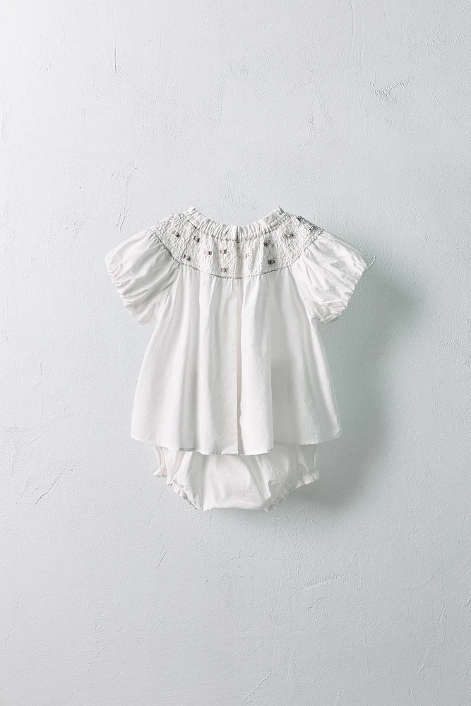 1 MOIS - 3 ANS/ ENSEMBLE CHEMISE ET CULOTTE COURTE FLEURS BRODÉES LIMITED EDITION