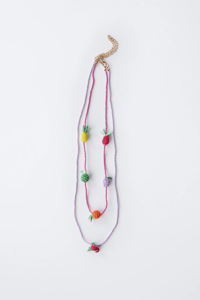 LOT DE DEUX COLLIERS FANTAISIE ET FRUITS
