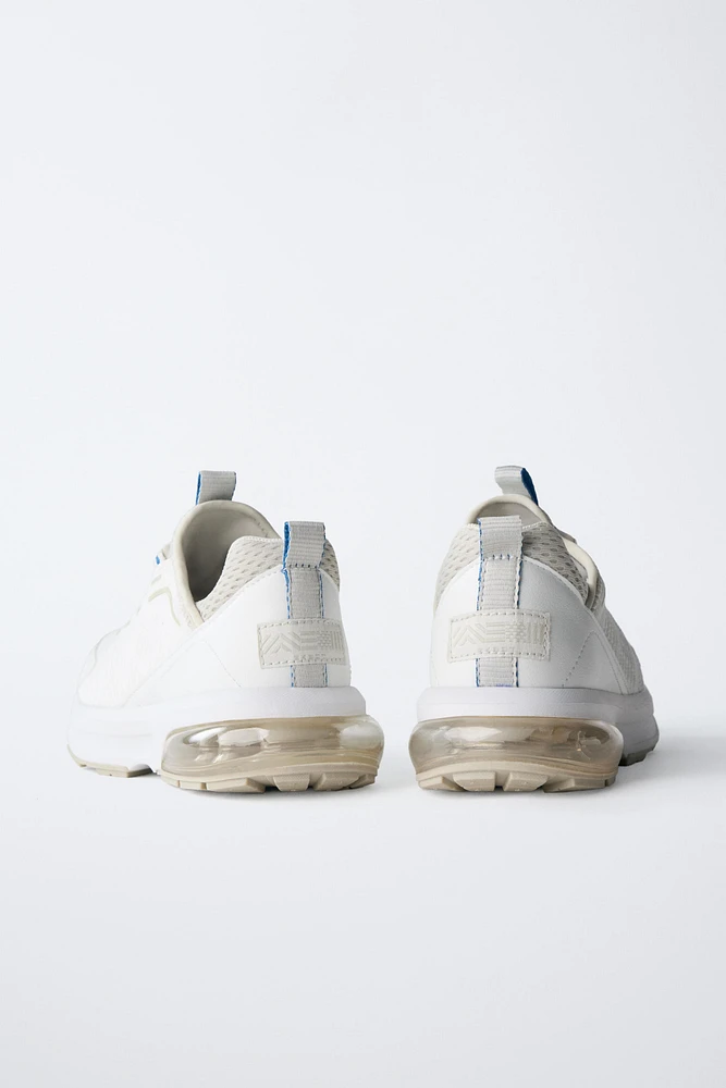 SNEAKERS WITH AIR CHAMBERS
