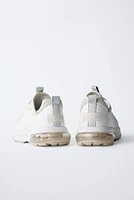SNEAKERS WITH AIR CHAMBERS