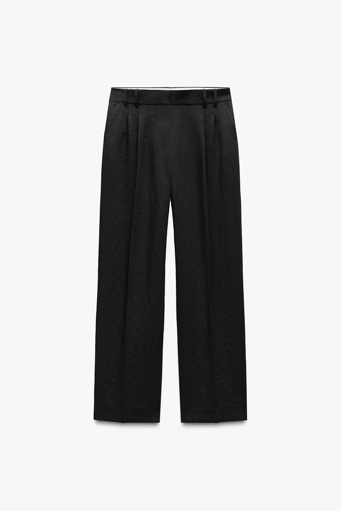 STRAIGHT CUT PLEATED PANTS
