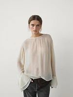 Flowing shirt with ruffles