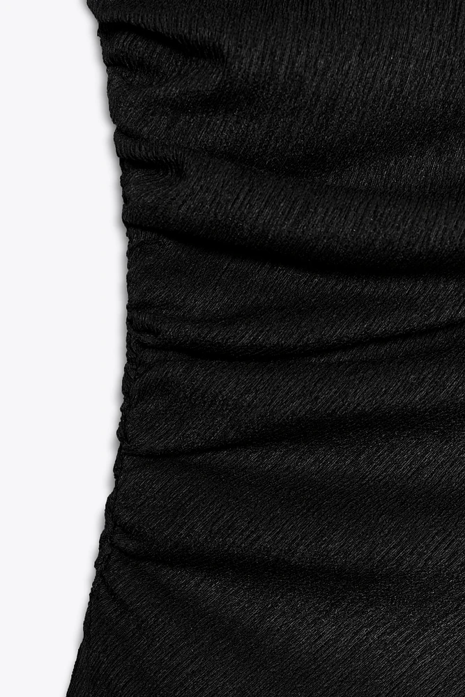 TEXTURED BANDEAU TOP