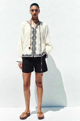 CHEMISE BRODERIES CONTRASTE