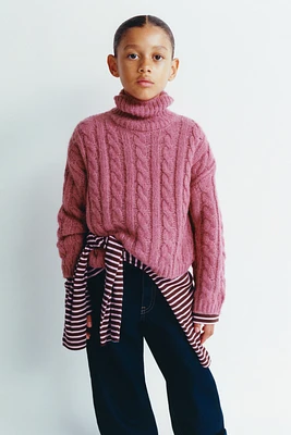 CABLE KNIT SWEATER