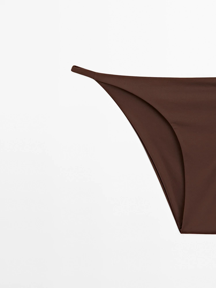 Bikini bottoms with thin straps
