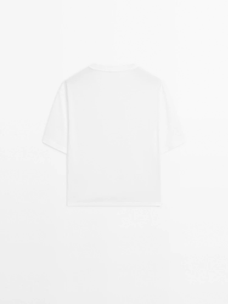 T-shirt with seam detail on the sleeve