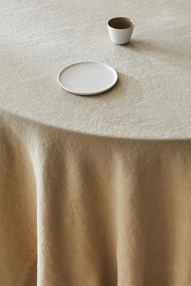 TABLECLOTH 01