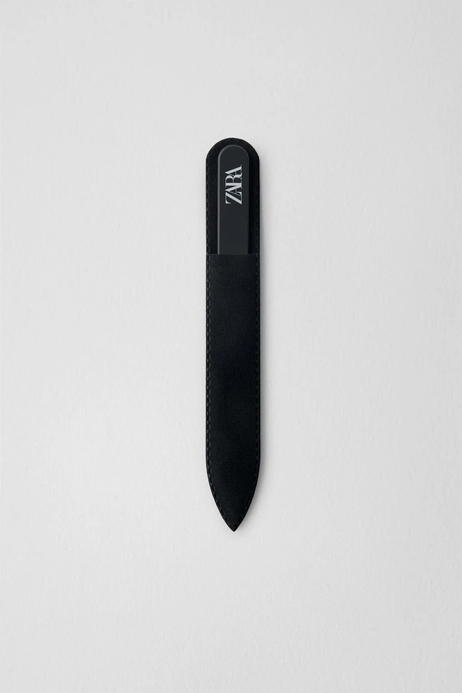 THE GLASS NAIL FILE