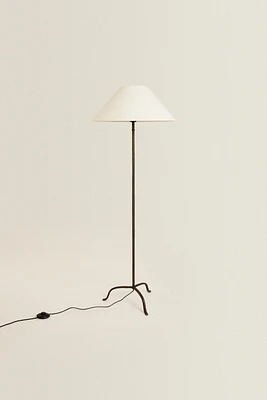 TRIPOD BASE FLOOR LAMP