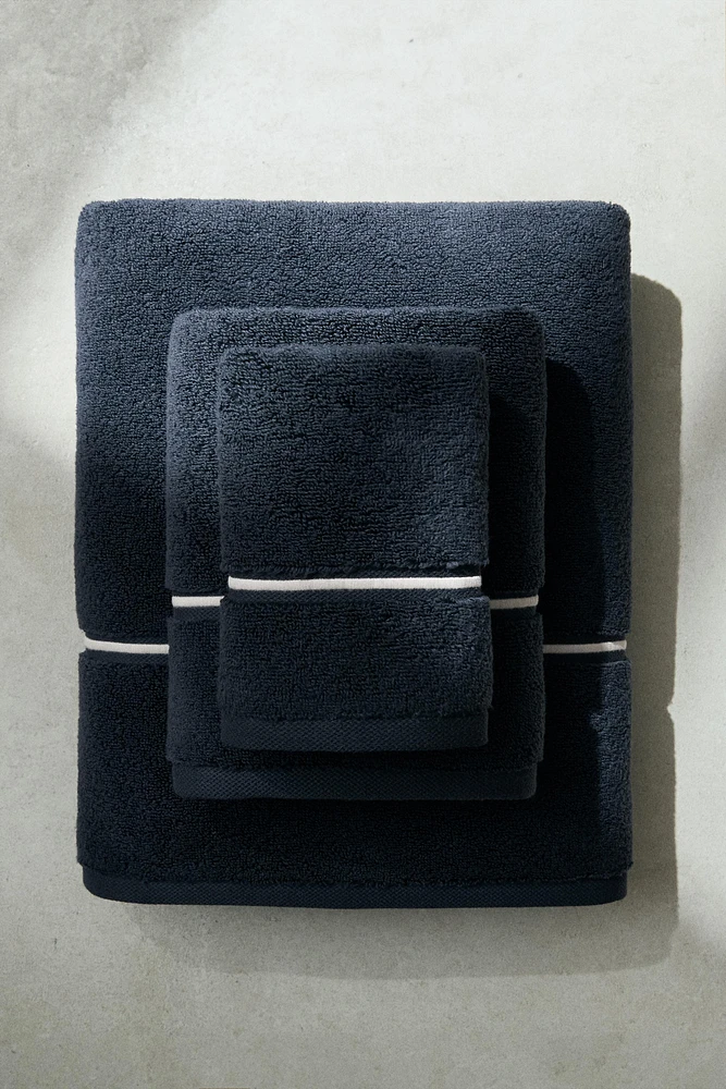 EMBROIDERED TRIM BATH TOWEL