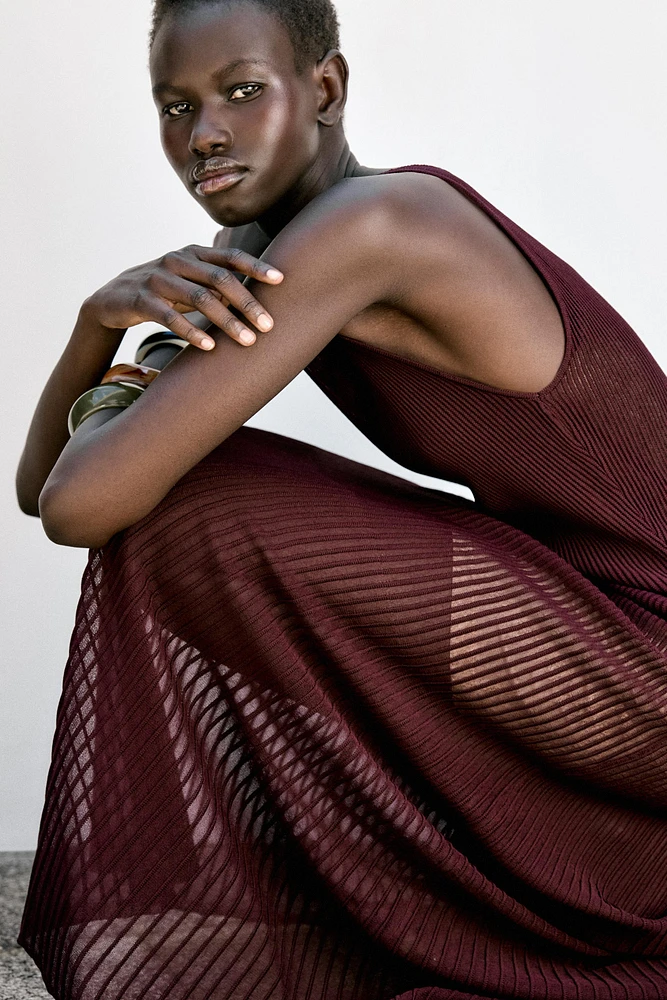 ROBE LONGUE EN MAILLE CÔTELÉE