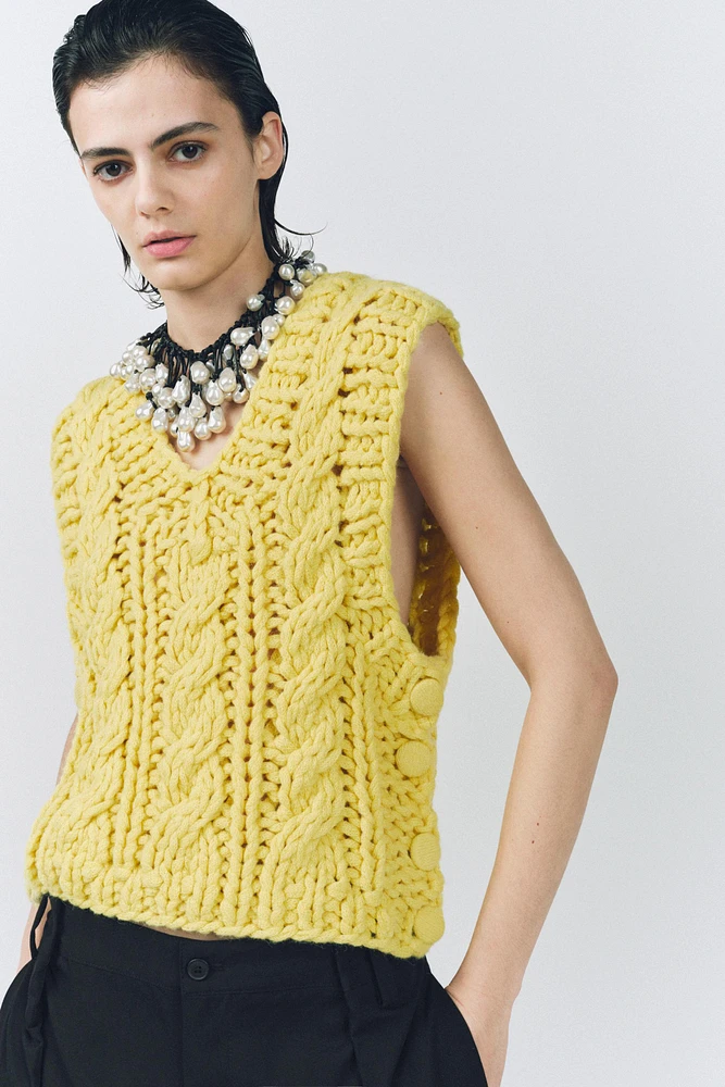 CHUNKY KNIT VEST