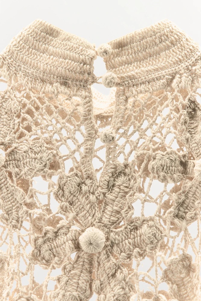 ROBE EN MATIÈRES VARIÉES BRODERIES FLEURS