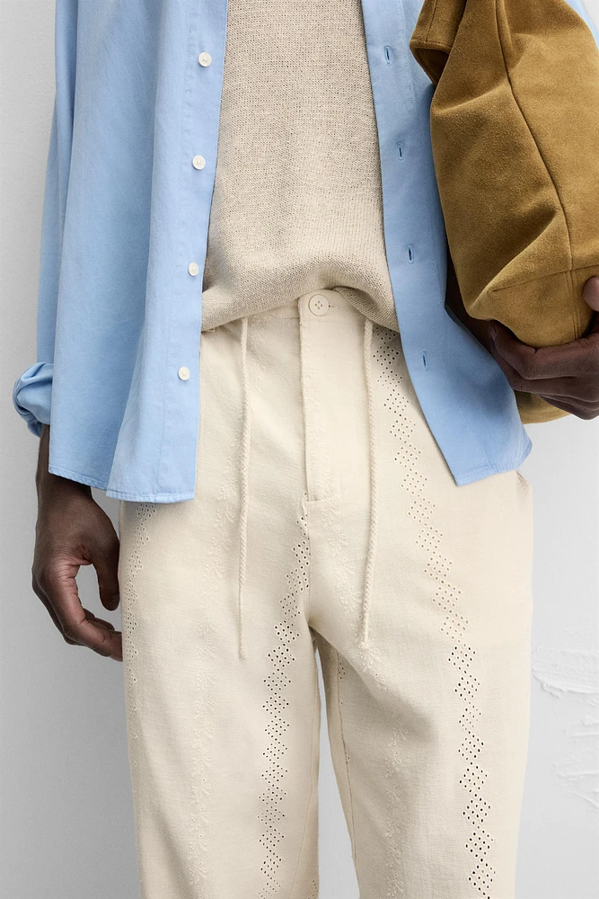 PANTALON COTON ET LIN BRODÉ PERFORÉ