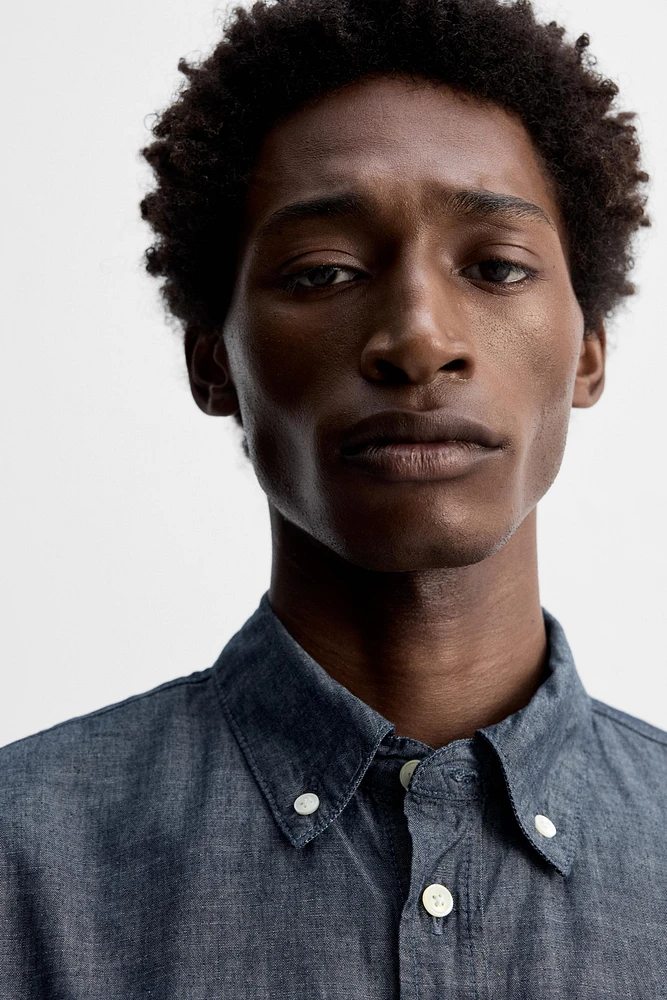 CHEMISE STRUCTURÉE EN CHAMBRAY