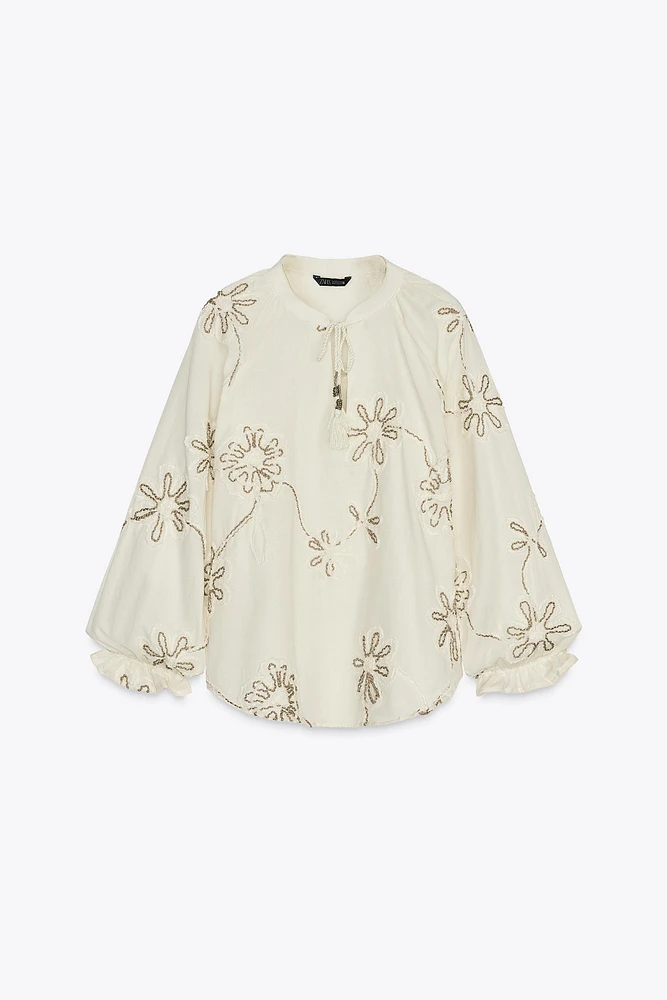 FLORAL EMBROIDERED BLOUSE