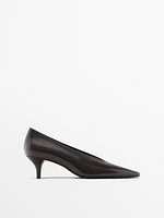 Pointed high-heel shoes