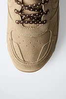 TENNIS EN CUIR À LACETS