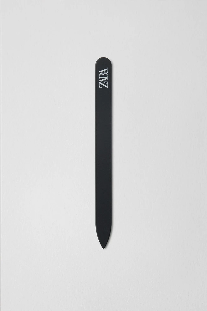 THE GLASS NAIL FILE