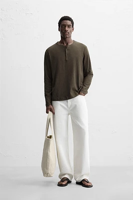 COTTON LINEN BLEND BUTTON NECK T-SHIRT